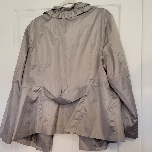Silver Jacket - Picture 2 of 3